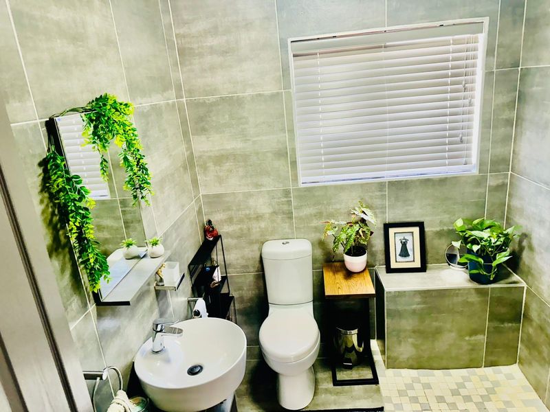 House For Sale in Greenshields Park - Photo 9