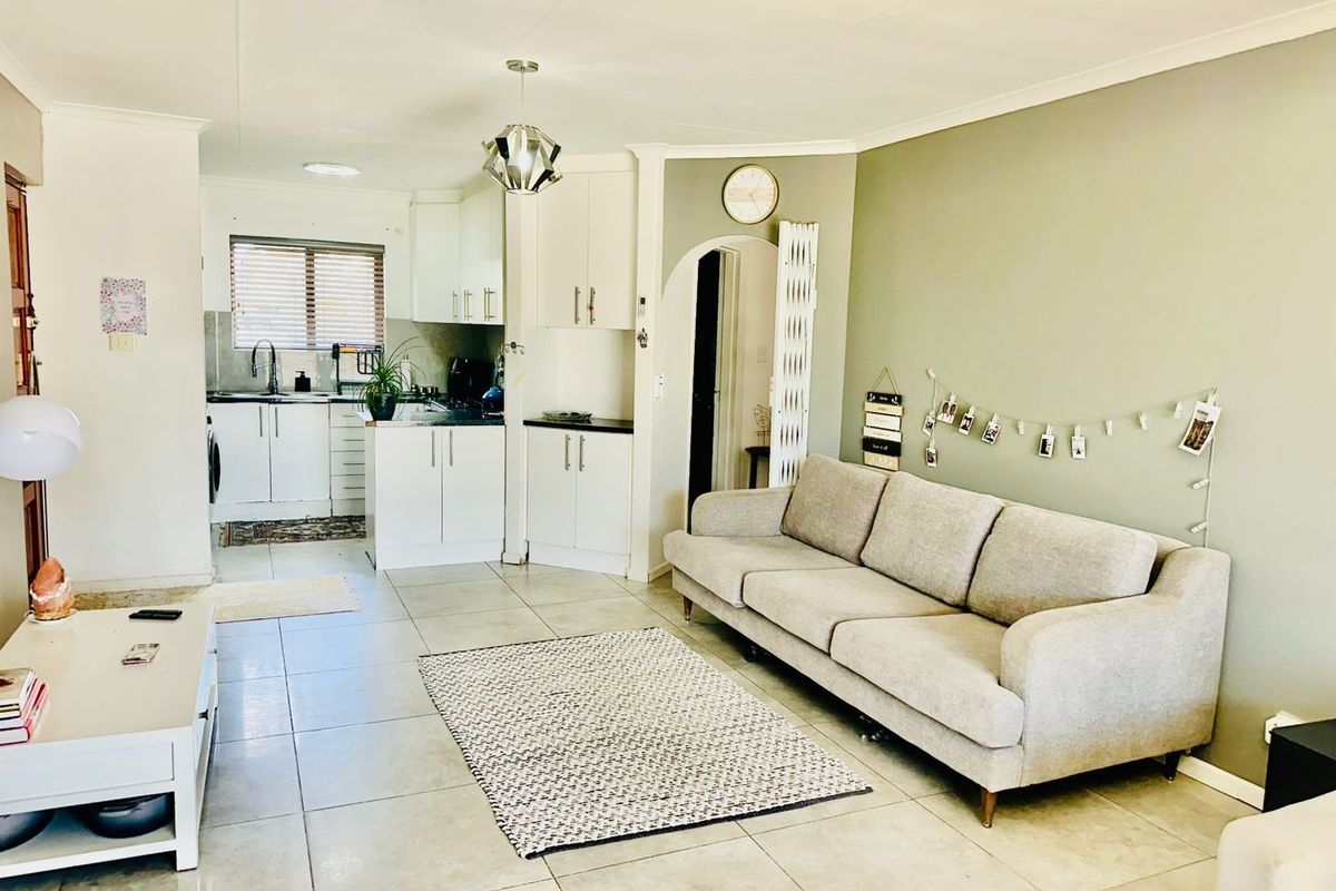 House For Sale in Greenshields Park - Photo 4