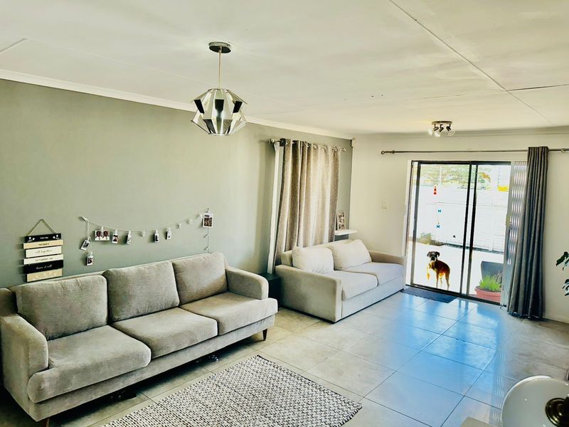 House For Sale in Greenshields Park - Photo 5