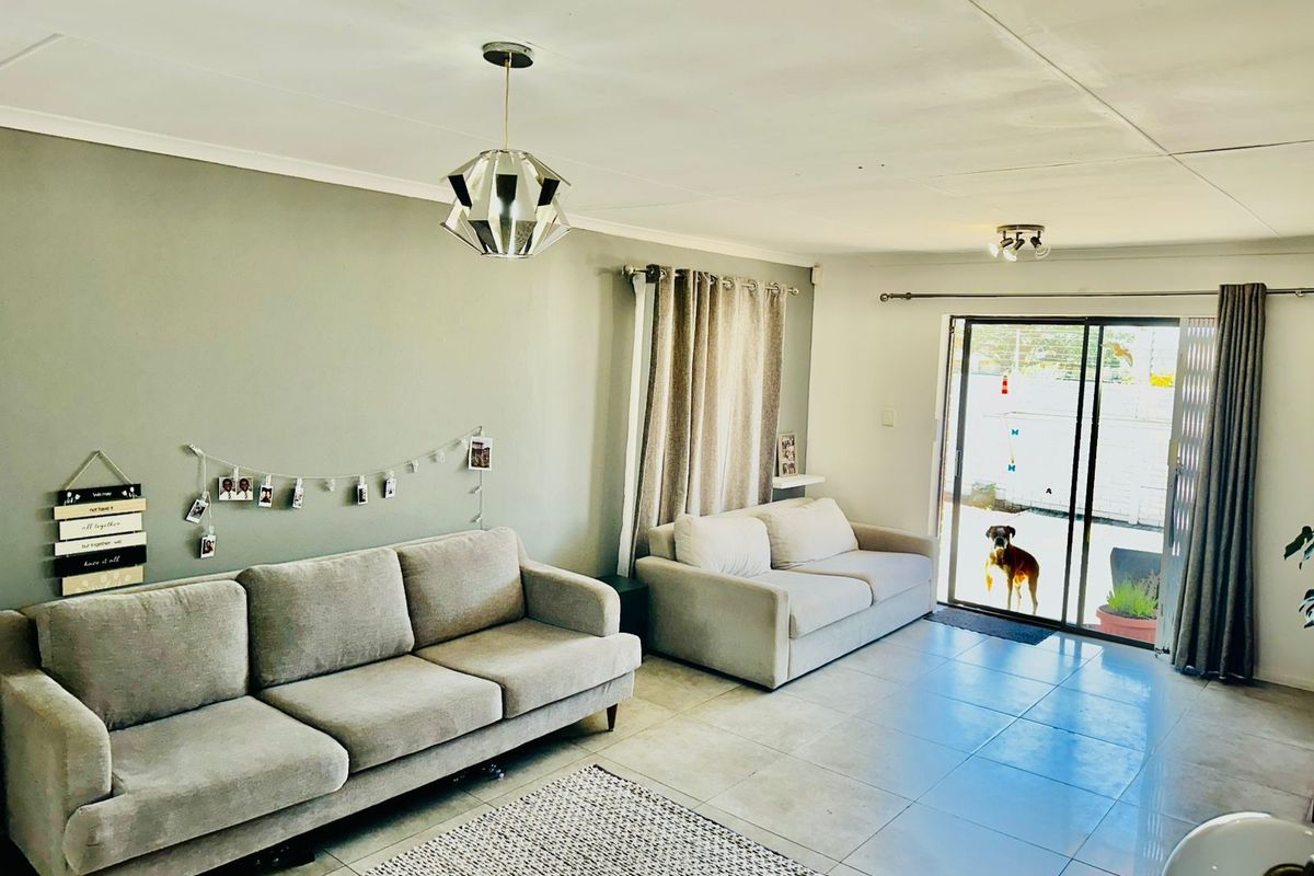 House For Sale in Greenshields Park - Photo 5