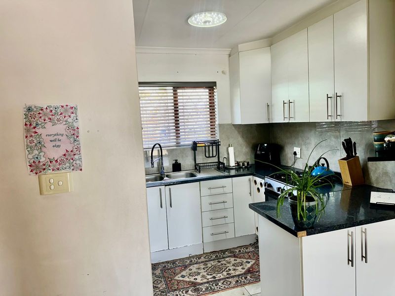 House For Sale in Greenshields Park - Photo 3