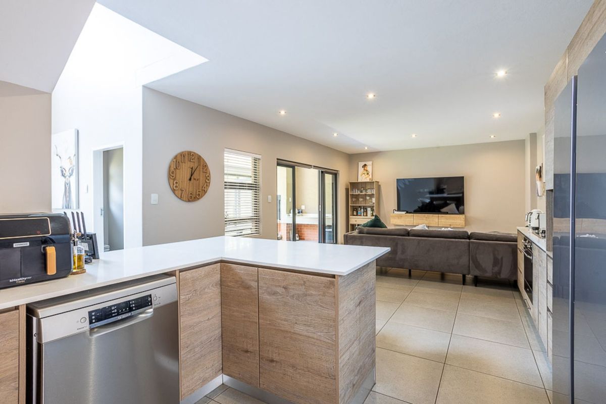 Townhouse For Sale in The Hills Game Reserve Estate - Photo 2