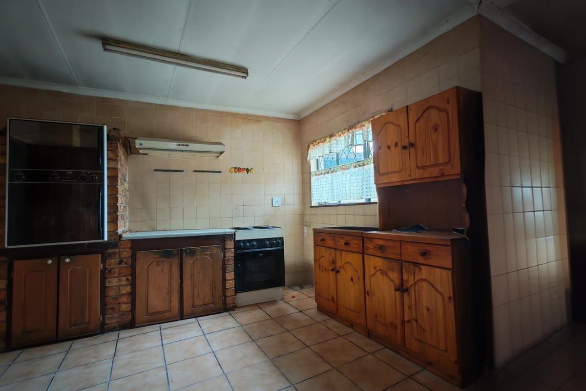 House For Sale in Van Dyk Park - Photo 2