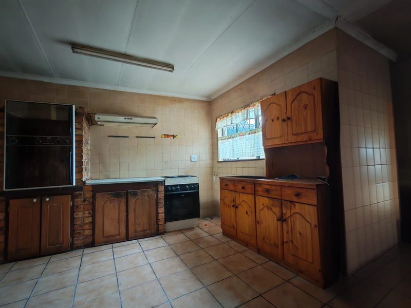 House For Sale in Van Dyk Park - Photo 2