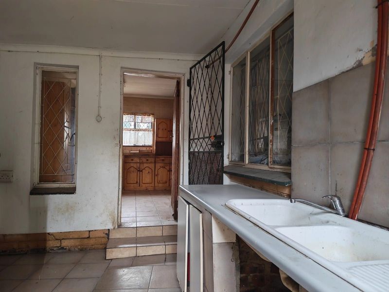 House For Sale in Van Dyk Park - Photo 10