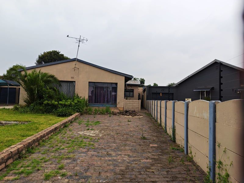 House For Sale in Van Dyk Park - Photo 4