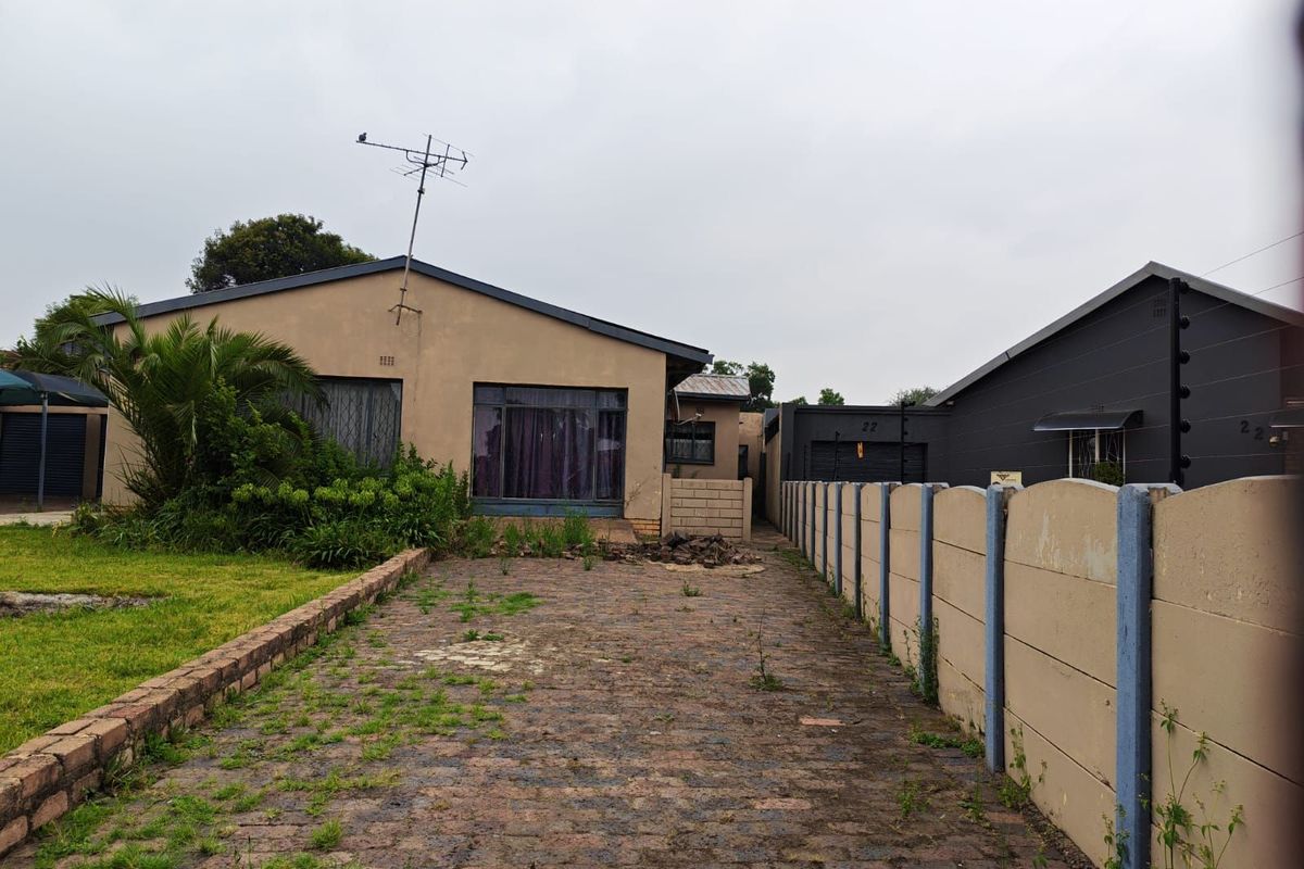 House For Sale in Van Dyk Park - Photo 4