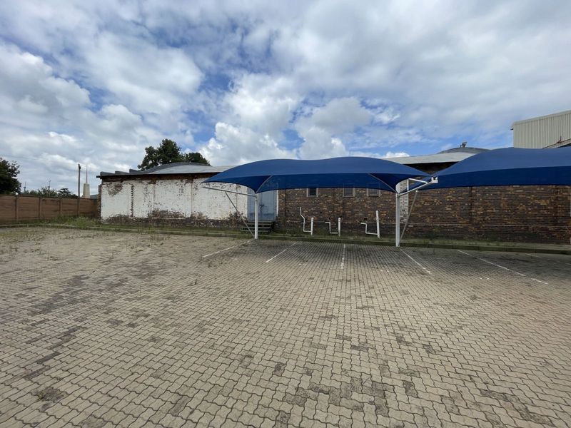 Industrial To Rent in Clayville East - Photo 8