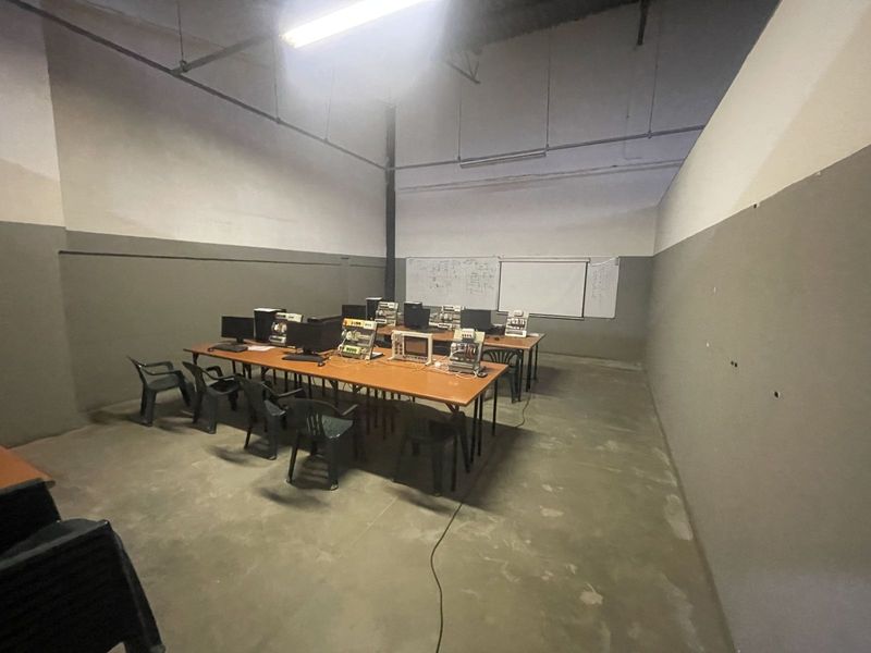 Industrial To Rent in Silverton - Photo 3