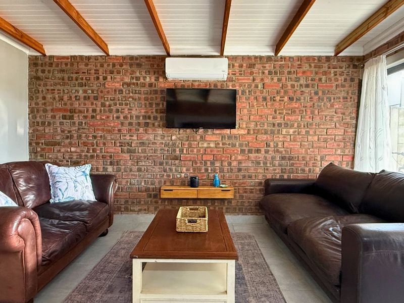 House For Sale in Pearly Beach - Photo 2