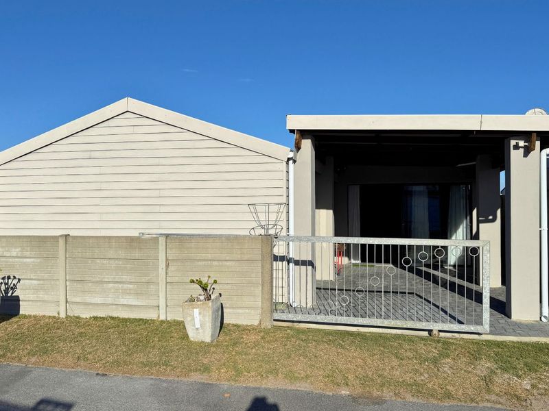 House For Sale in Pearly Beach - Photo 3