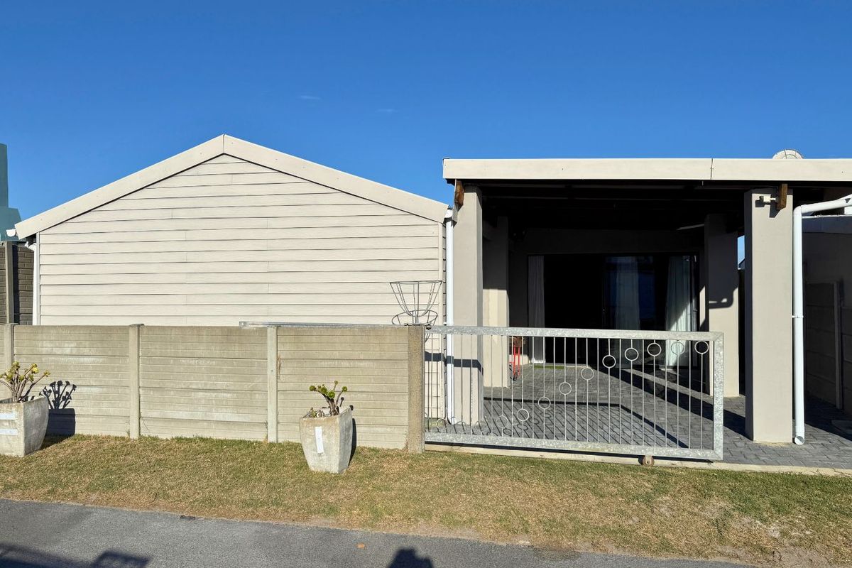 House For Sale in Pearly Beach - Photo 3