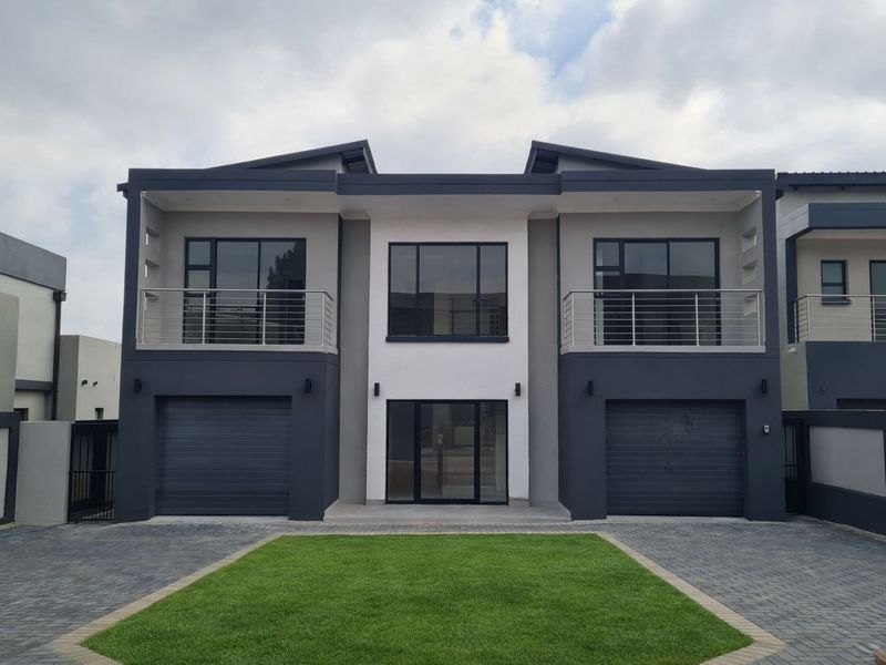 House For Sale in Kameeldrift East - Photo 2