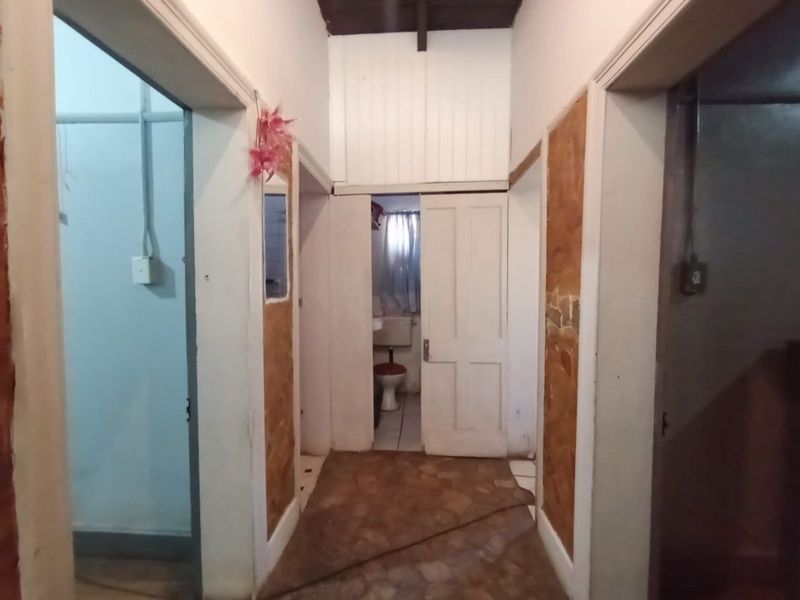 House For Sale in Uniondale Central - Photo 8