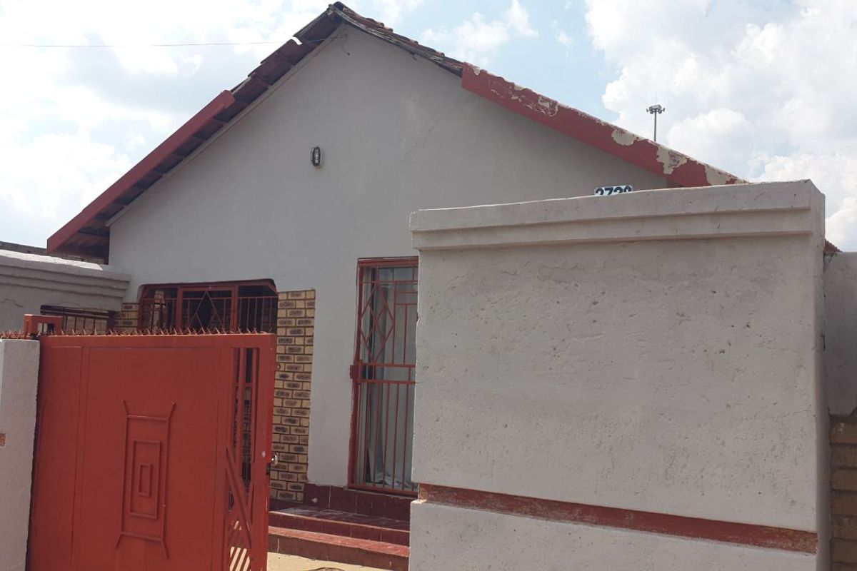 House For Sale in Mohlakeng - Photo 4
