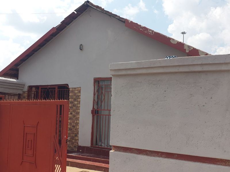 House For Sale in Mohlakeng - Photo 4