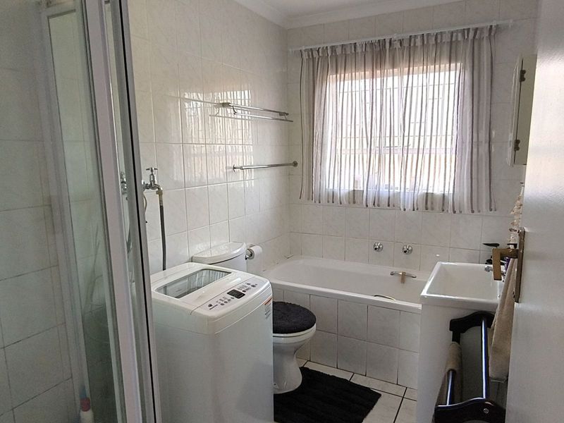 Townhouse For Sale in Noordheuwel - Photo 4