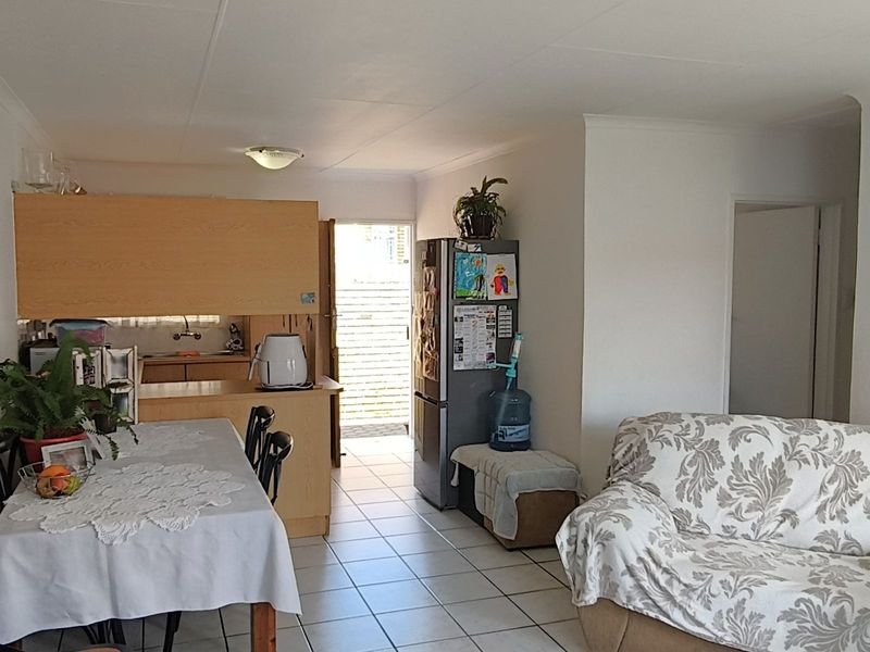 Townhouse For Sale in Noordheuwel - Photo 8