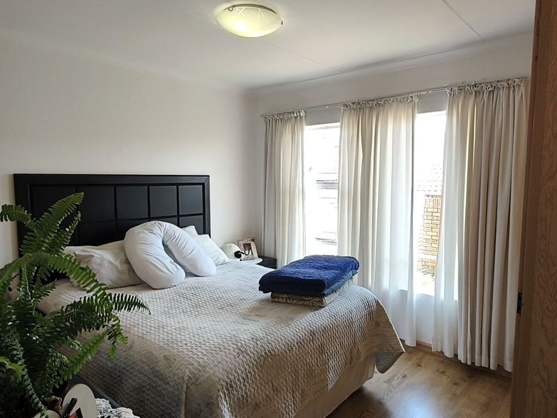 Townhouse For Sale in Noordheuwel - Photo 2