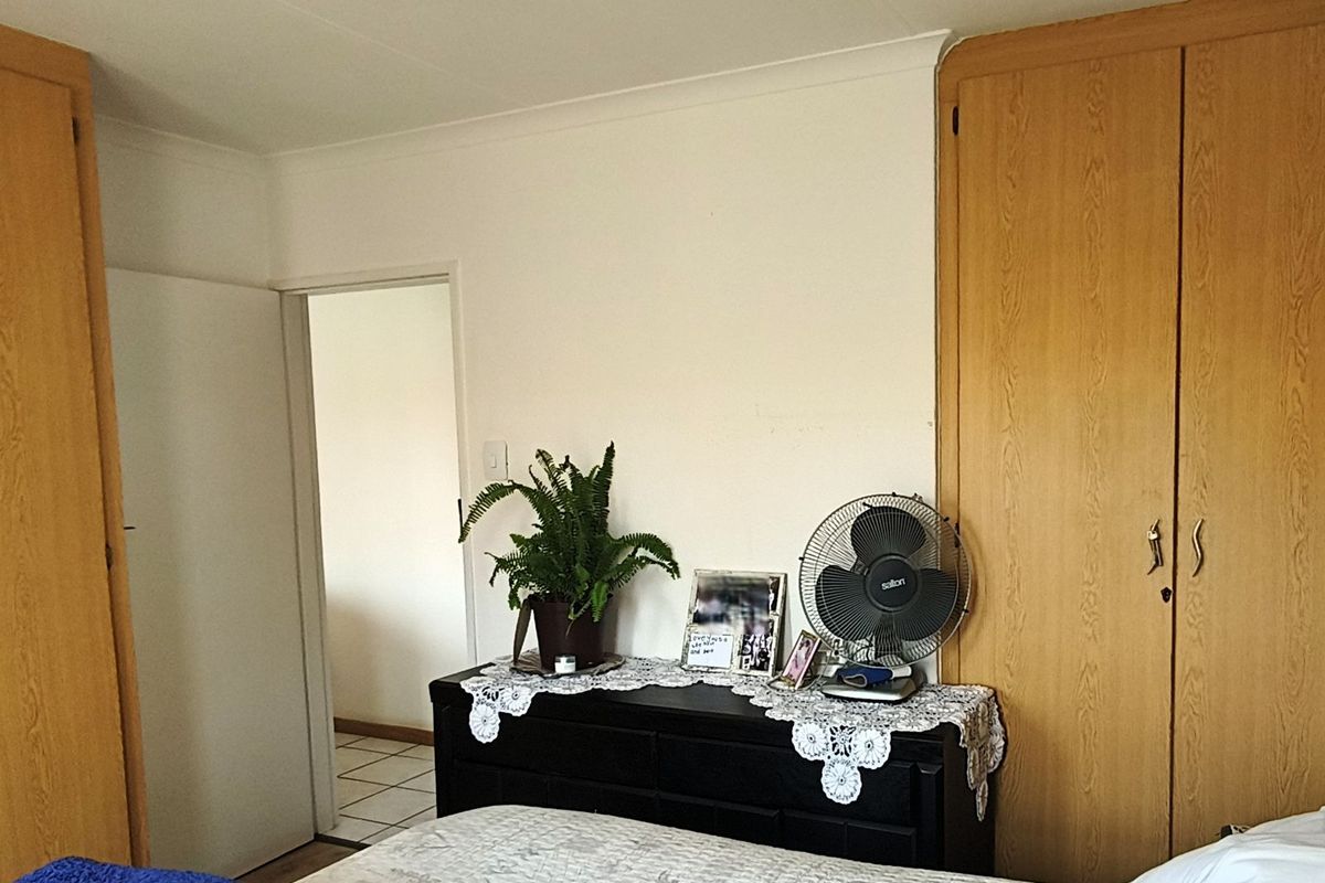 Townhouse For Sale in Noordheuwel - Photo 3