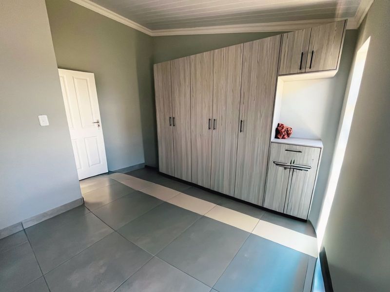 Townhouse For Sale in Pacaltsdorp - Photo 6