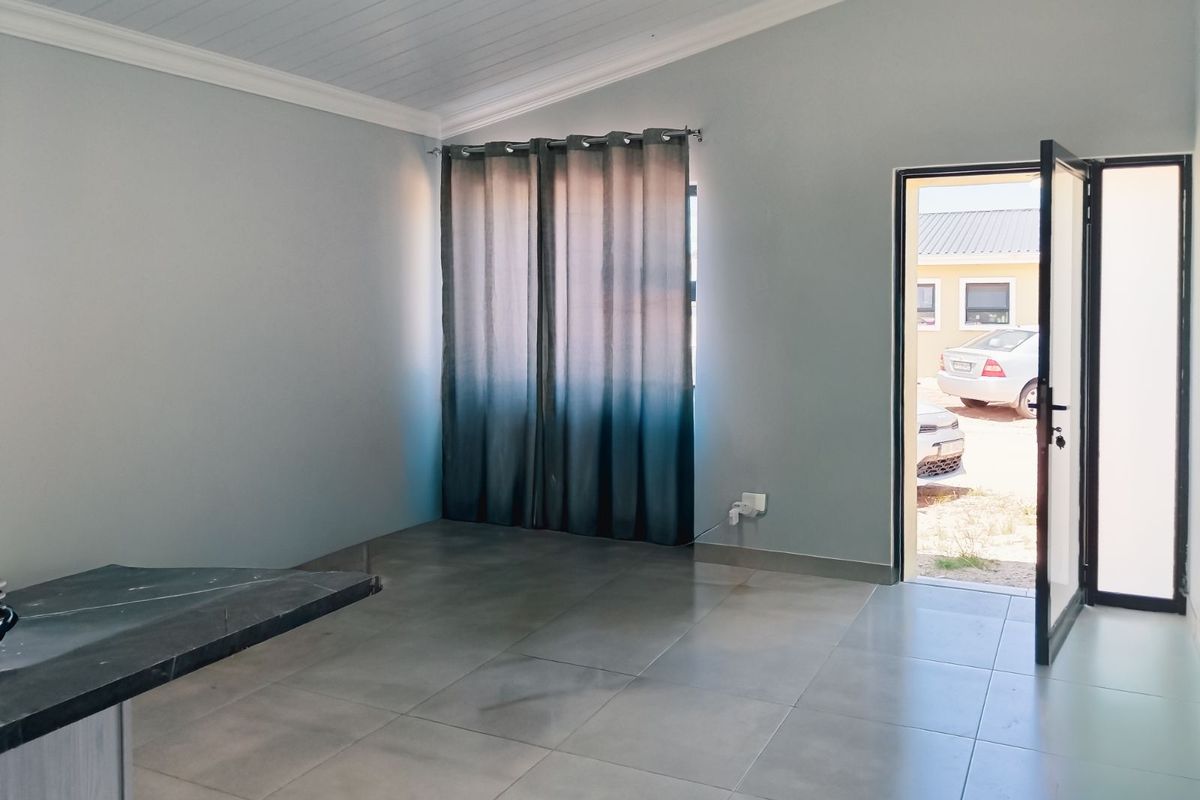 Townhouse For Sale in Pacaltsdorp - Photo 3