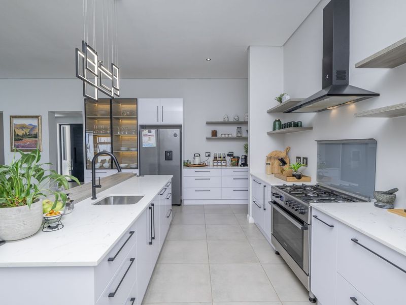 House For Sale in Mount Royal Golf Estate - Photo 2