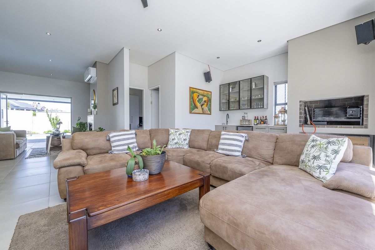 House For Sale in Mount Royal Golf Estate - Photo 3