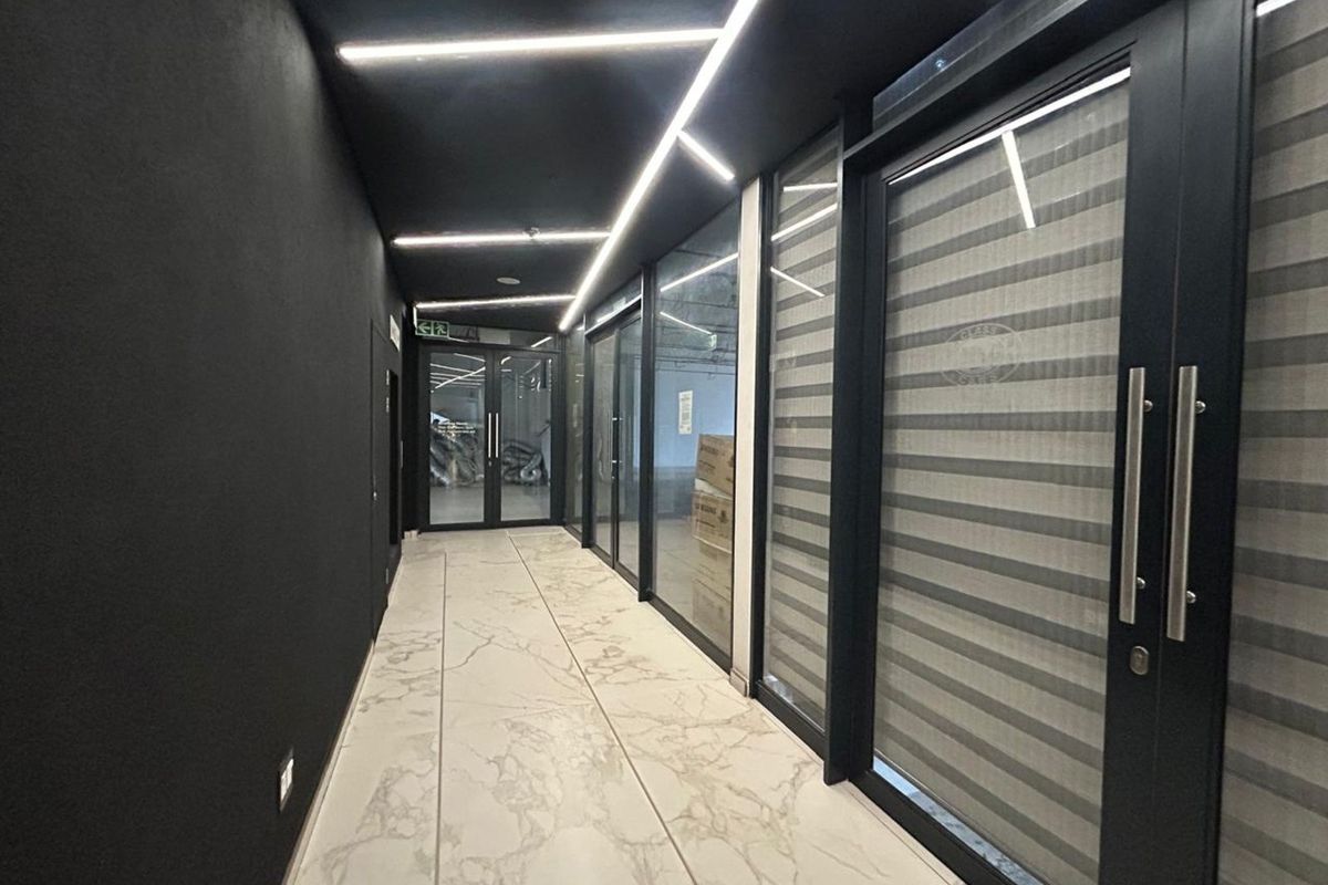 Commercial For Sale in Illovo - Photo 3
