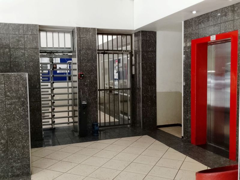 Apartment For Sale in Braamfontein - Photo 2