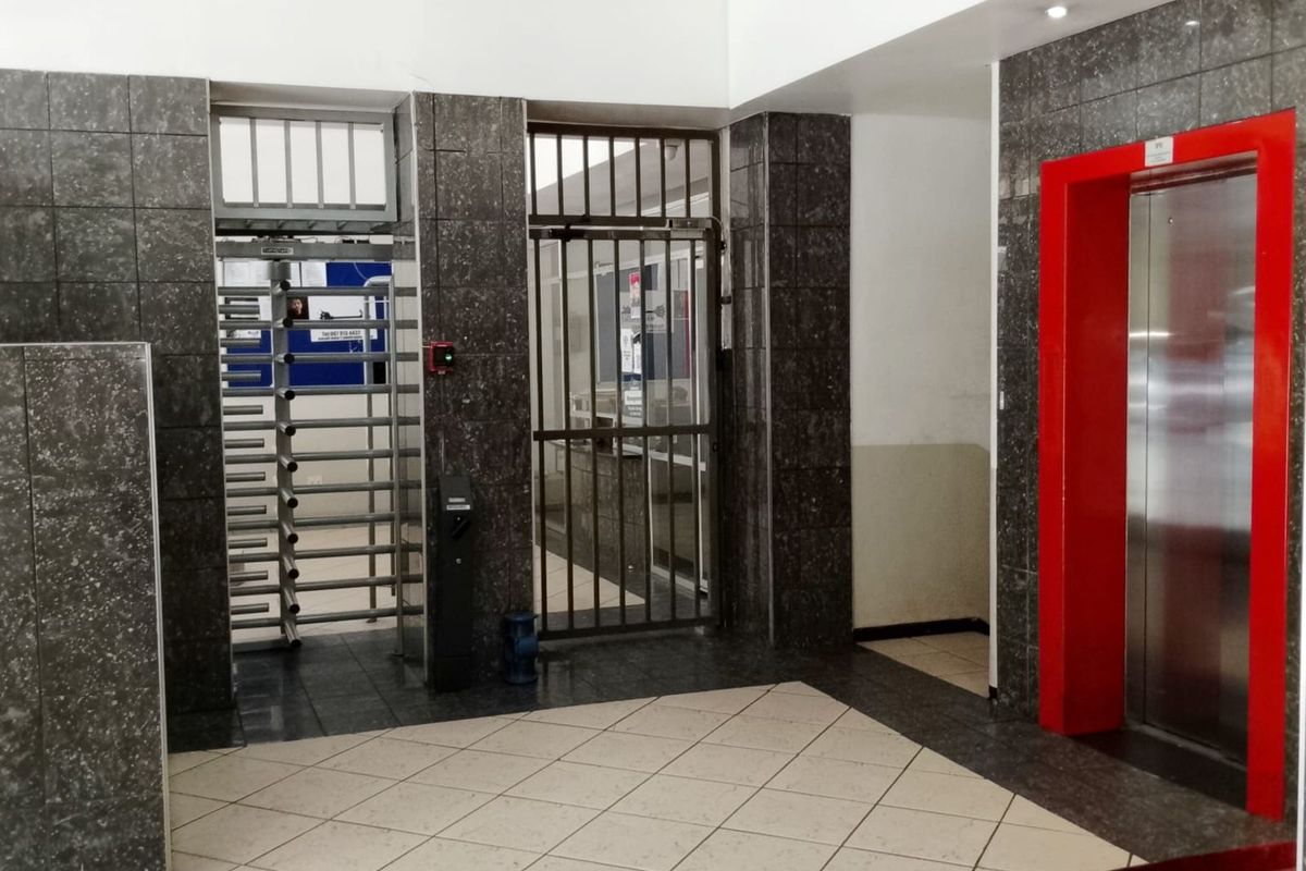 Apartment For Sale in Braamfontein - Photo 2