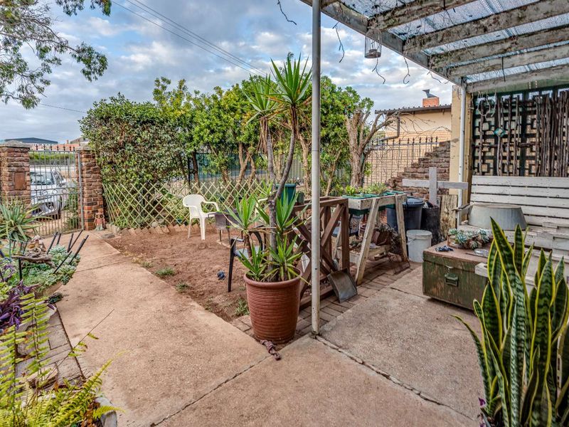 Townhouse For Sale in Cotswold - Photo 5