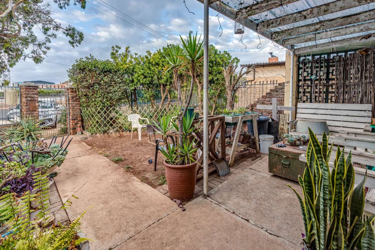 Townhouse For Sale in Cotswold - Photo 5