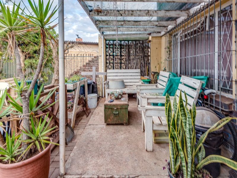 Townhouse For Sale in Cotswold - Photo 6