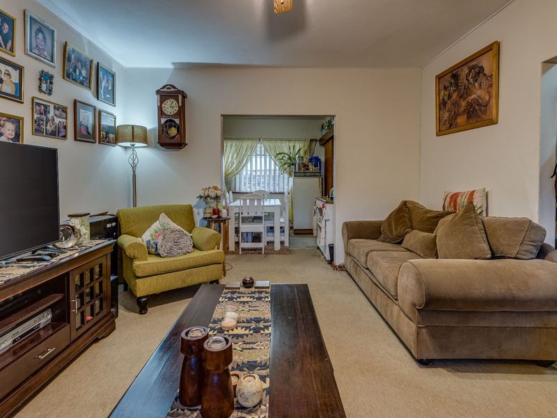 Townhouse For Sale in Cotswold - Photo 9