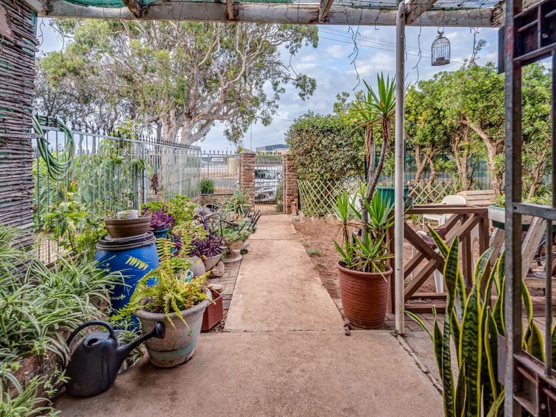 Townhouse For Sale in Cotswold - Photo 4