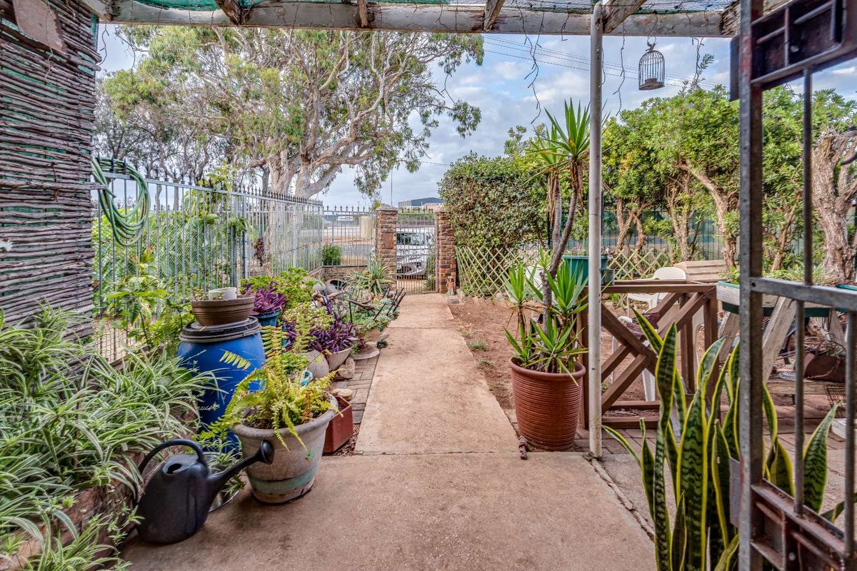 Townhouse For Sale in Cotswold - Photo 4