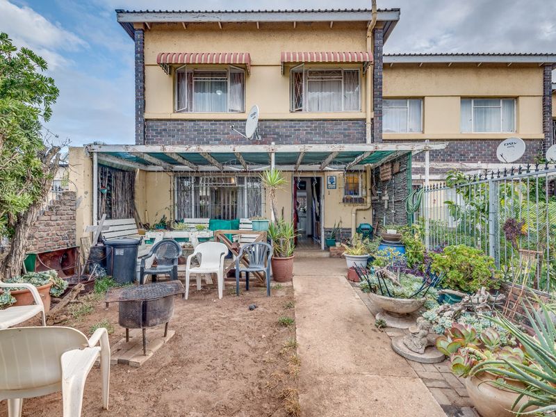 Townhouse For Sale in Cotswold - Photo 3