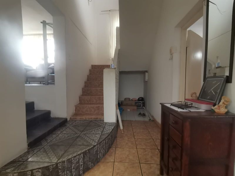 House For Sale in West End - Photo 8