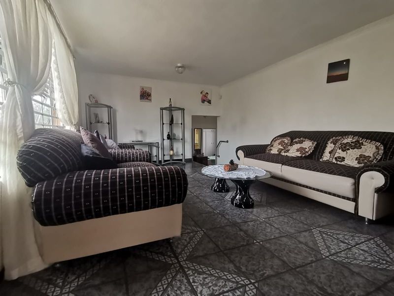 House For Sale in West End - Photo 7