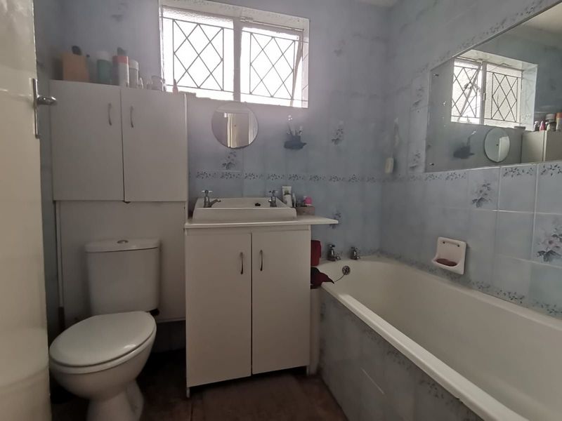 House For Sale in West End - Photo 9