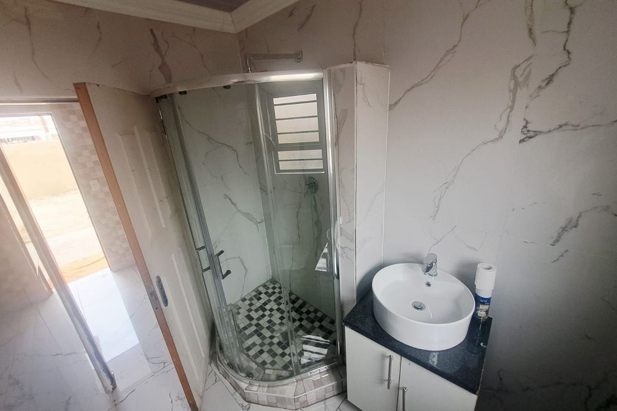 House For Sale in Nellmapius - Photo 2