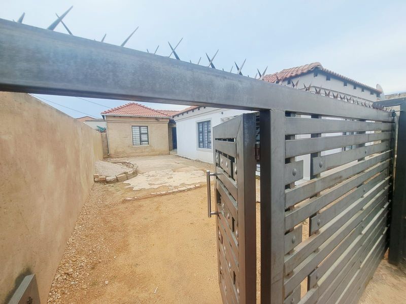 House For Sale in Nellmapius - Photo 3