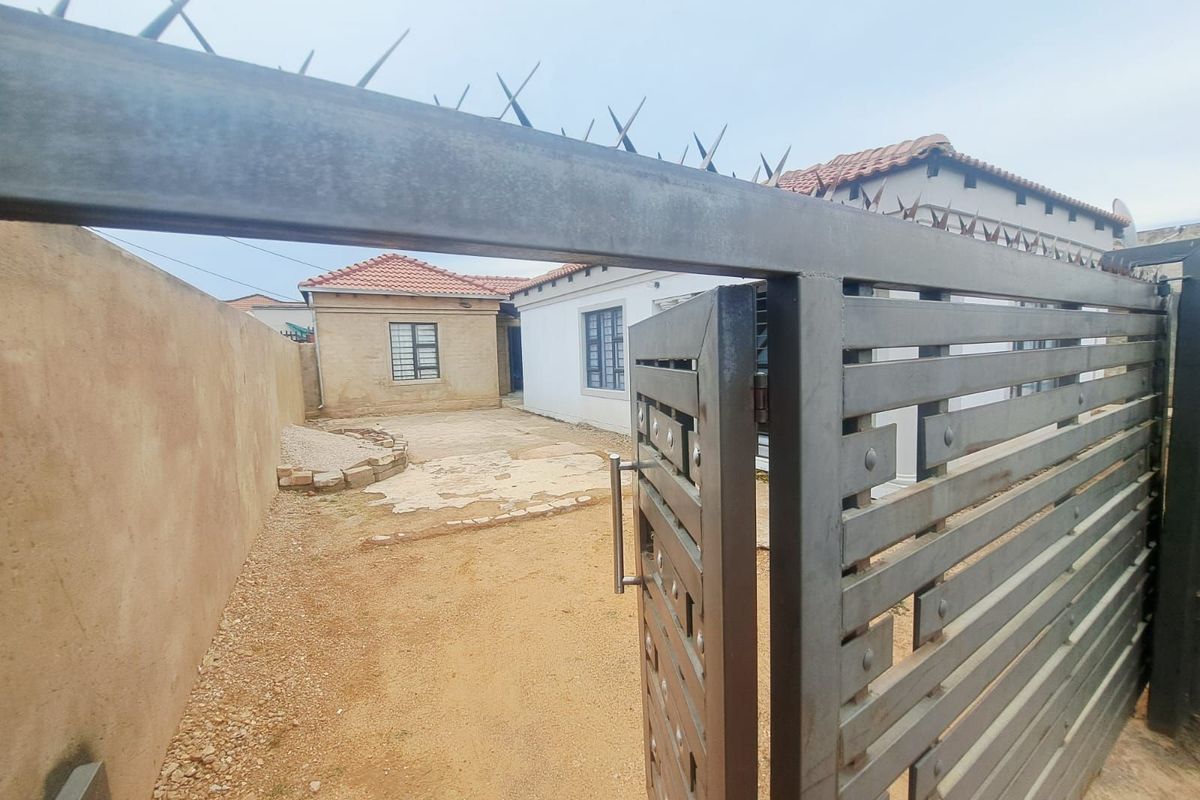 House For Sale in Nellmapius - Photo 3