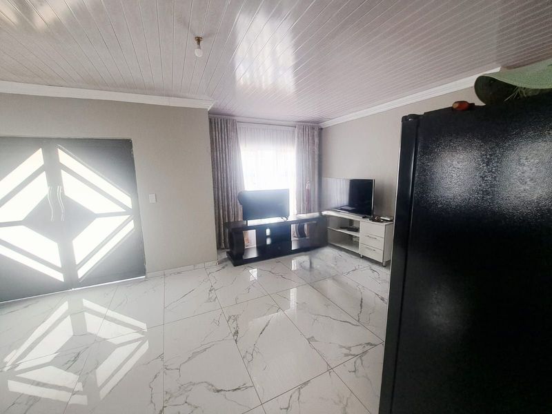 House For Sale in Nellmapius - Photo 4