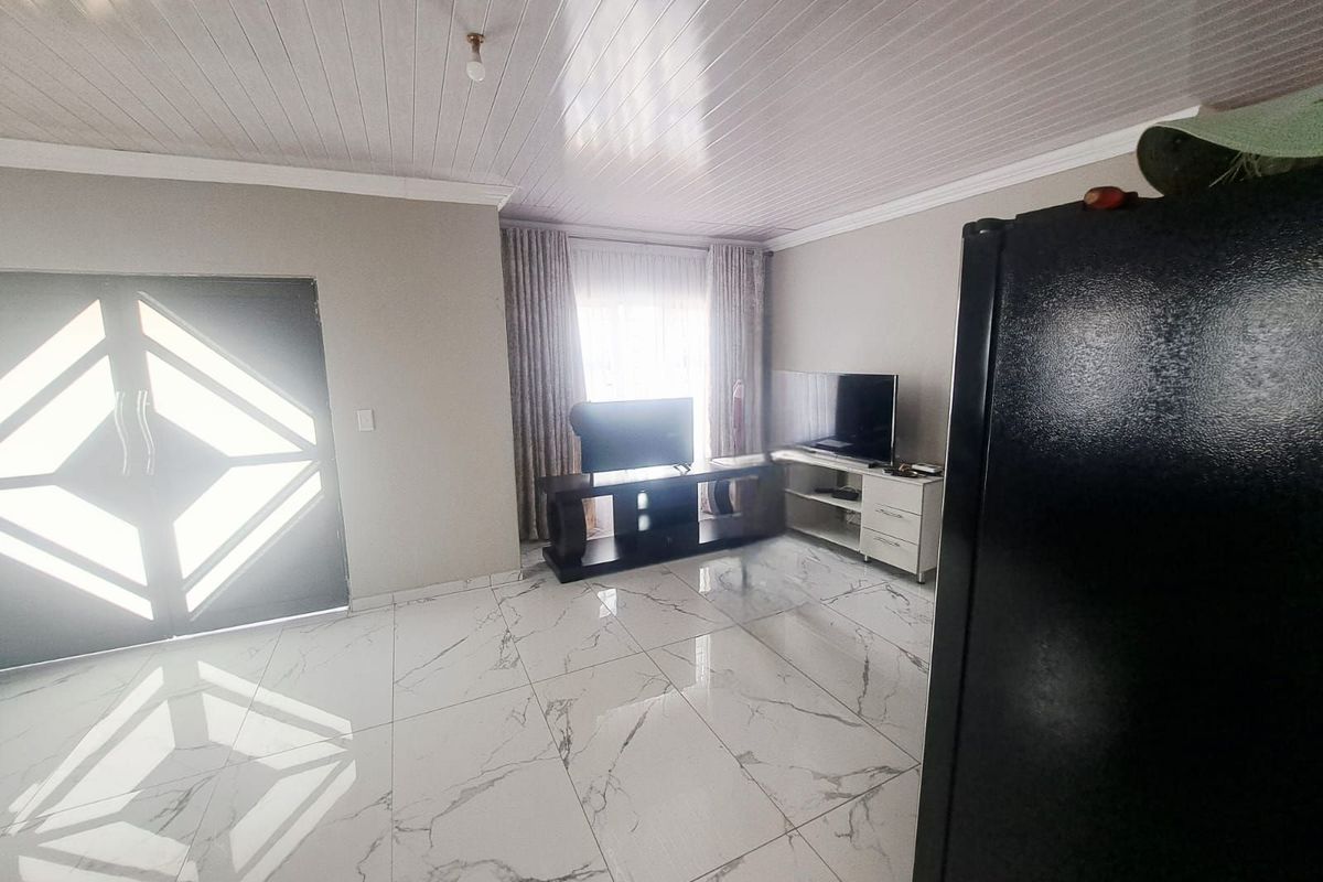 House For Sale in Nellmapius - Photo 4