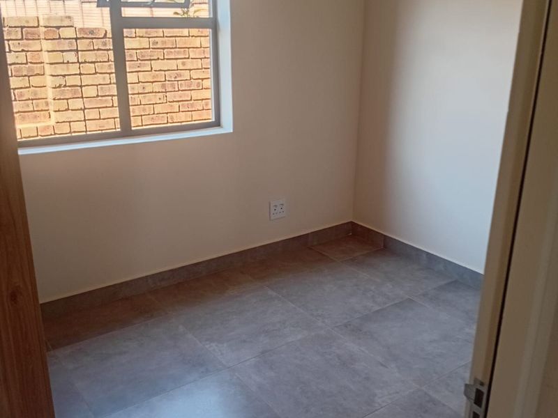 House For Sale in Chantelle - Photo 10