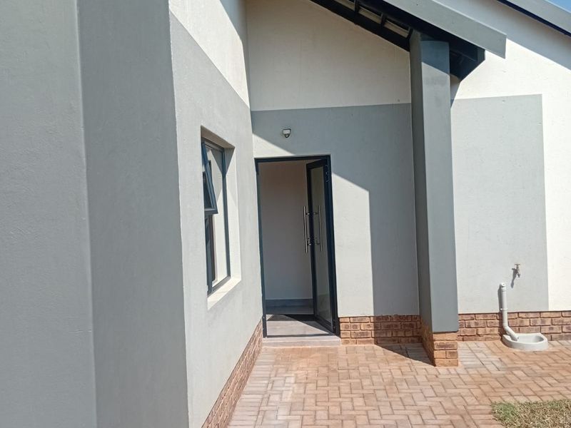 House For Sale in Chantelle - Photo 3