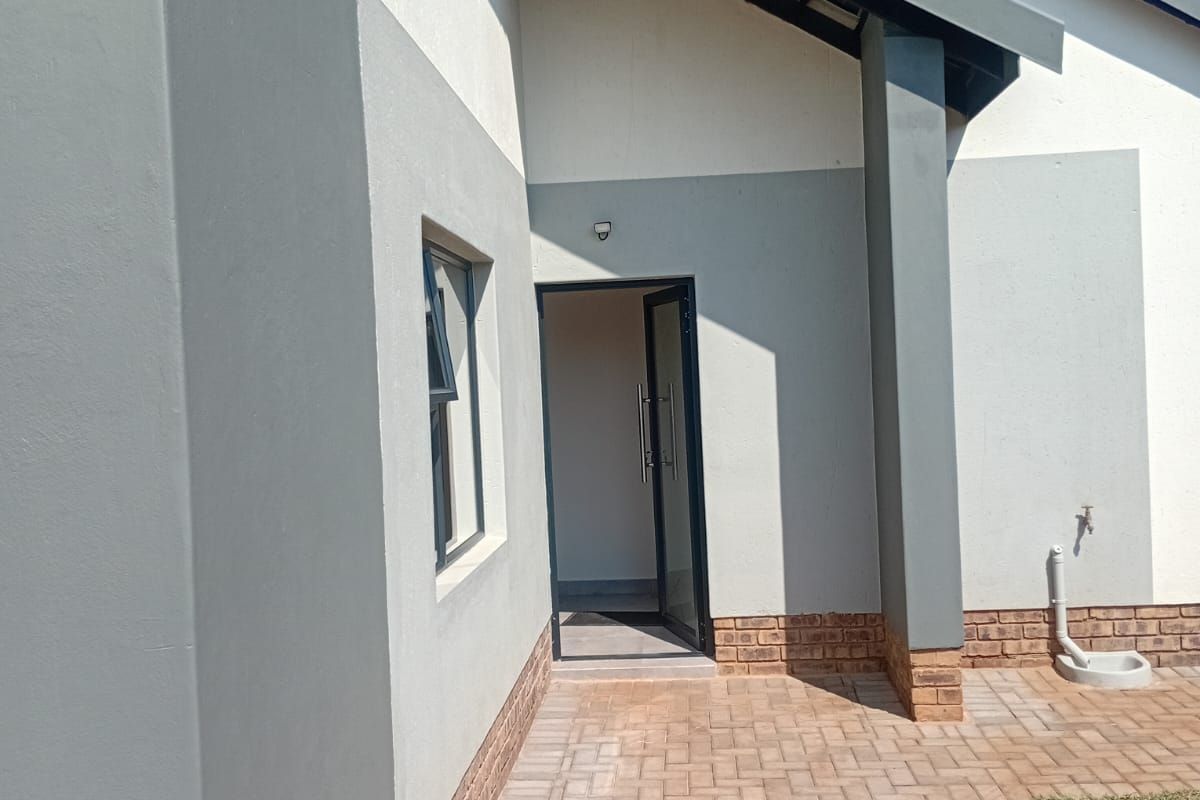 House For Sale in Chantelle - Photo 3