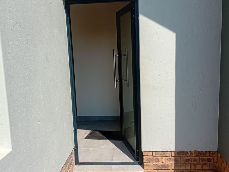 House For Sale in Chantelle - Photo 4